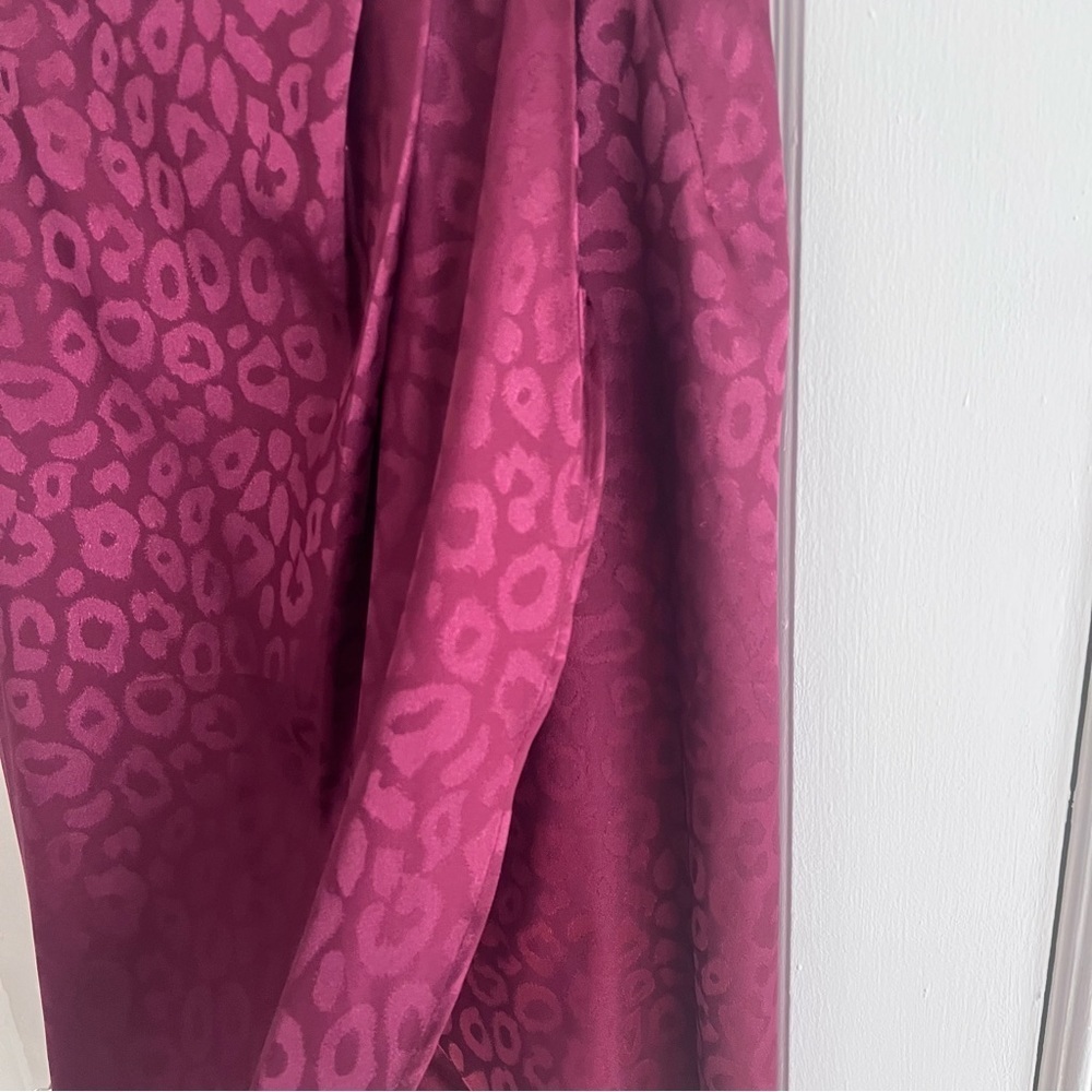 Lulu’s Small Burgundy Leopard Print Tulip Hem Trendy Satin Midi Skirt​​​​​ - Picture 6 of 8